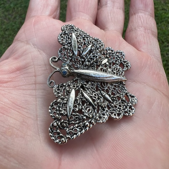 Silver-tone Filigree Blue Rhinestone Eyes Butterfly Brooch👠 - Picture 14 of 17